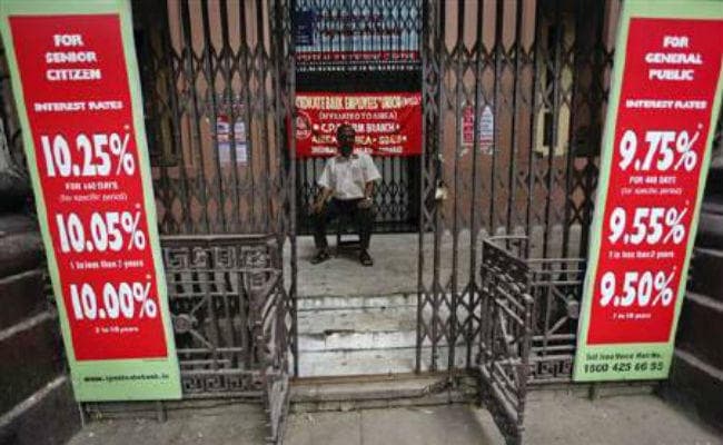 बैंकों के हड़ताल से हलकान हुए लोग, 20,000 करोड़ के लेनदेन पर भी असर : एसोचैम