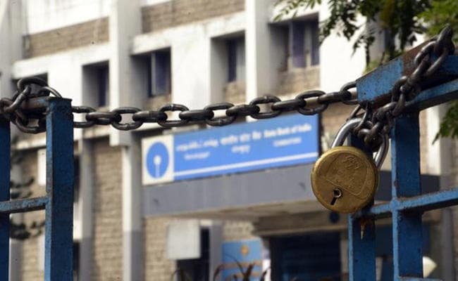 बैंक कर्मियों ने हड़ताल के समर्थन में किये प्रदर्शन, और तेज होगा आंदोलन