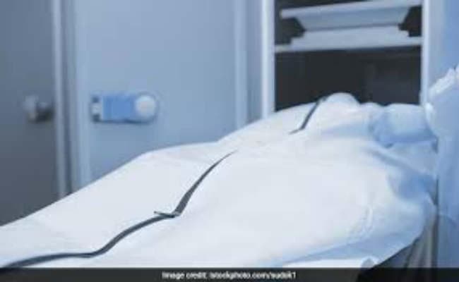 पिता ने पड़ोसी पर लगाया हत्या का आरोप, कब्र से निकाल कर कराया बच्ची के शव का पोस्टमार्टम