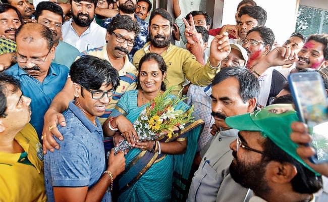 सिल्ली उपचुनाव : 13 राउंड में सीमा रहीं आगे, सुदेश को सिर्फ एक राउंड में मिली बढ़त, 13,510 मतों से सुदेश हुए पराजित