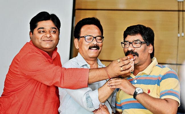 सिल्ली उपचुनाव रिजल्ट : ....जब ढोल-नगाड़े के साथ निकला झामुमो का विजय जुलूस