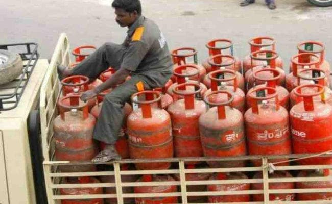 बिना सब्सिडीवाले रसोई गैस के दाम 50 रुपये बढ़े