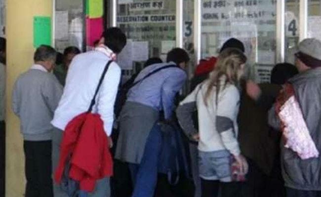 अब काउंटर पर भी मिलेगी ट्रेन विकल्प की सुविधा