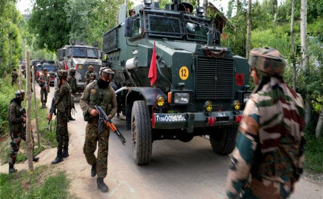 जम्मू-कश्मीर : आतंकियों ने CRPF के वाहन पर ग्रेनेड से किया हमला