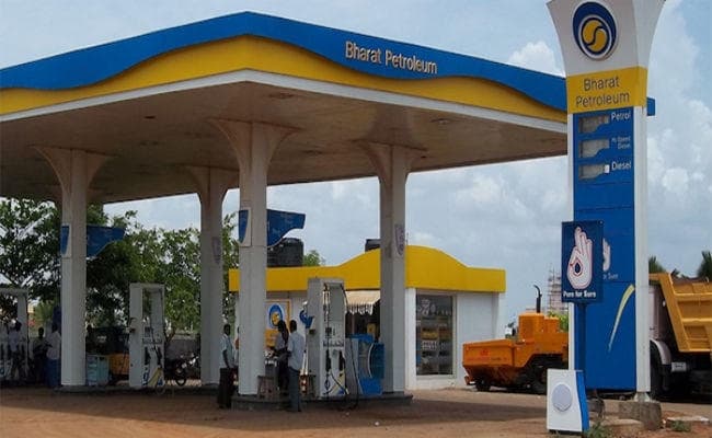 लगातार तीसरे दिन नाममात्र का सस्ता हुआ पेट्रोल-डीजल