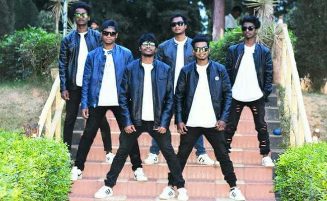 नागपुरी डांस ग्रुप ”Aashiq BoyZz” के दीवाने हुए लोग, यूट्यूब पर कर रहे हैं रिकॉर्ड कमाई
