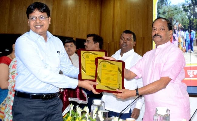 VIDEO : झारखंड को देश का सबसे स्वच्छ राज्य बनाने का रघुवर ने किया आह्वान, देवघर के डीसी सम्मानित