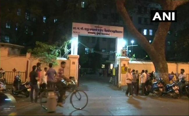 शीना बोरा मर्डर केस: इंद्राणी मुखर्जी को अस्पताल में भर्ती कराया गया, सीने में दर्द की शिकायत