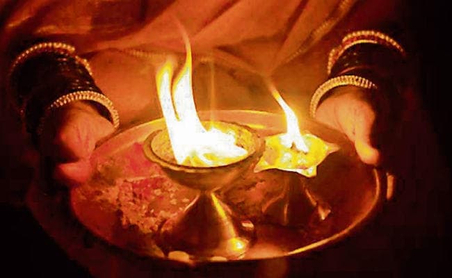 संध्या में दीपक जलाने से मनोकामनाएं होंगी पूरी