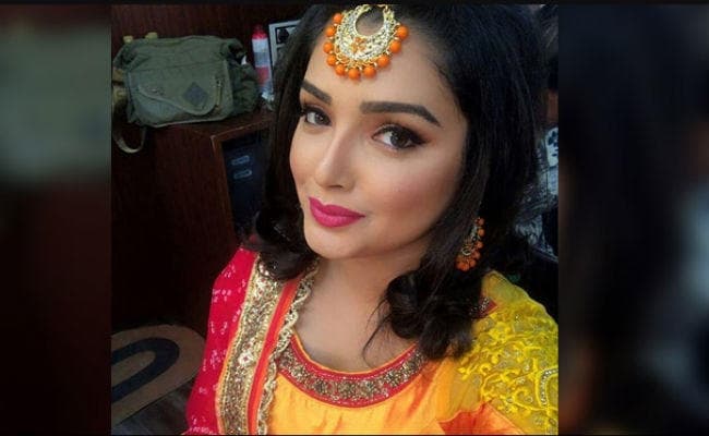 आम्रपाली दुबे को ''डर्टी गर्ल'' कहने वाले निर्माता की खुल गई पोल, शूटिंग रुकने की वजह आई सामने