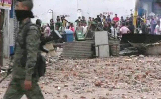 शिलांग में दूसरे दिन भी कर्फ्यू, सेना ने किया फ्लैग मार्च, हिंसा में SP घायल