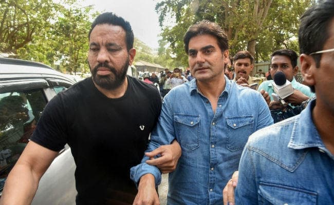 IPL सट्टेबाजी में फंसे सलमान के भाई अरबाज खान, बॉलीवुड के बड़े चेहरे भी शामिल