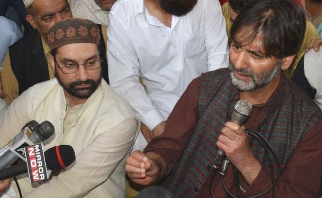 कश्‍मीर में शांति व्‍यवस्‍था बनाये रखने के लिए हुर्रियत नेता यासीन मलिक हिरासत में, मीरवाइज नजरबंद