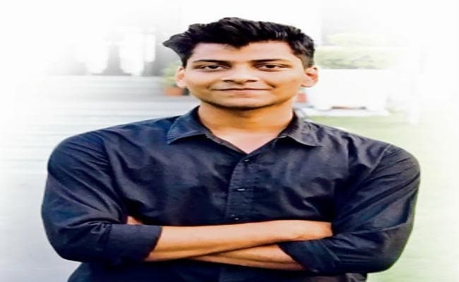 पटना के आदर्श को गूगल में मिला एक करोड़ का पैकेज