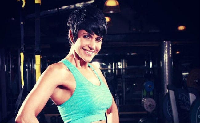 IN PICS: मंदिरा बेदी ने बिकिनी में पोस्ट की तस्वीर, हुआ वायरल