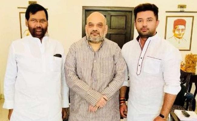 अमित शाह से मिले पासवान, दलितों के मुद्दे के साथ ही बिहार को विशेष राज्य का दर्जा दिये जाने पर हुई चर्चा