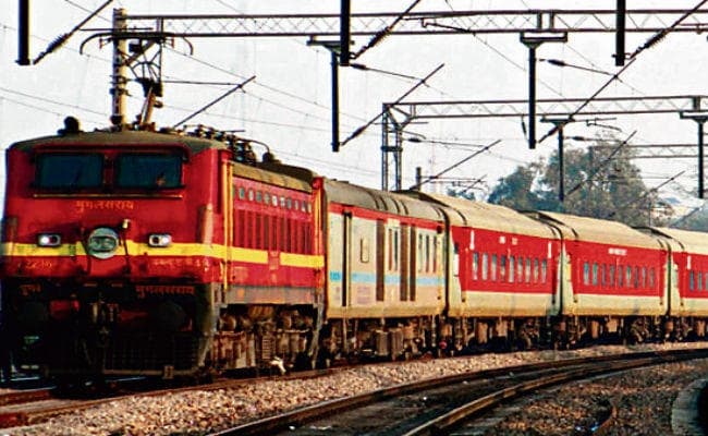 पटना : मिथिला पेंटिंग से सजी-धजी चलेगी राजधानी एक्सप्रेस