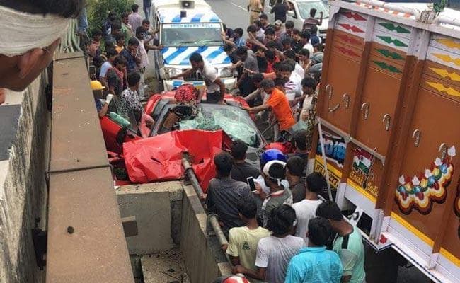 हावड़ा में हाइवे पर तेज रफ्तार फरारी दुर्घटनाग्रस्त, उद्यमी की मौत