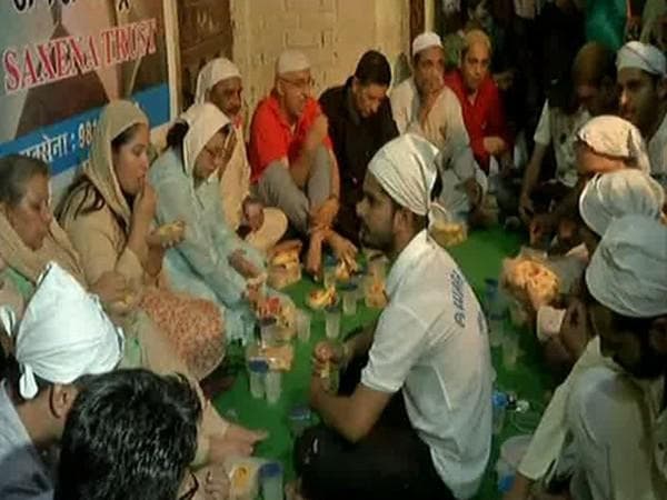 बेटे को खोकर भी अंकित के माता-पिता ने दिया भाईचारे का संदेश, इफ्तार पार्टी का किया आयोजन