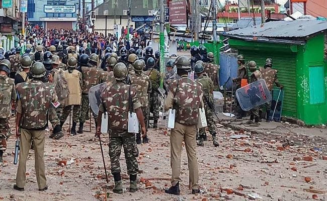 मेघायल : शिलांग के हिंसा ग्रस्त इलाके में फिर कर्फ्यू बढ़ाया गया, इंटरनेट-मोबाइल पर भी रोक