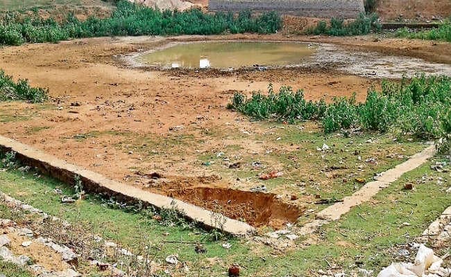हाल झारखंड का : कंक्रीट के जंगलों के नीचे दफन हो गये राज्य के हजारों तालाब, अब पानी को तरस रही है जनता