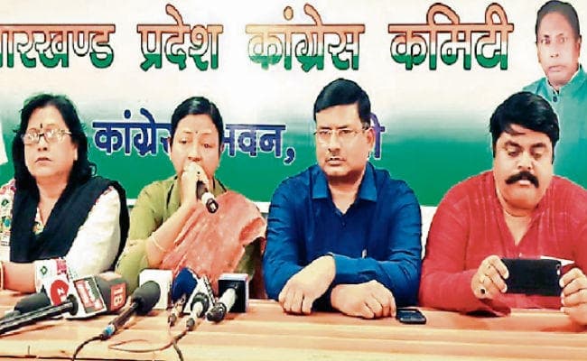 रांची : सरकार के खिलाफ की गयी नारेबाजी, प्रशासन ने कहा भूख से नहीं हुई मौत विपक्षी दलों ने कहा हो रही लीपापोती