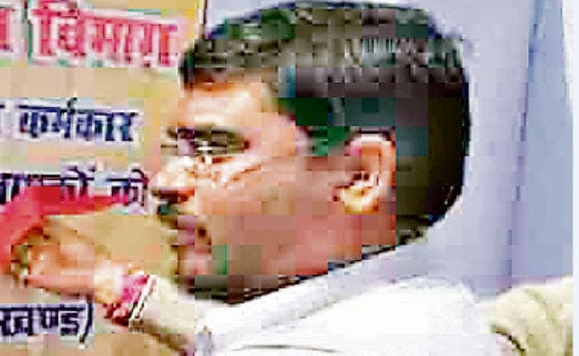 गुमला के श्रम अधीक्षक तीन हजार रिश्वत लेते गिरफ्तार