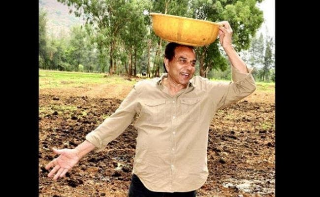 VIDEO: चकाचौंध से दूर खेती कर रहे हैं बॉलीवुड के ''हीमैन'' धर्मेंद्र, कहा-मेहनत के फल खाने का समय...