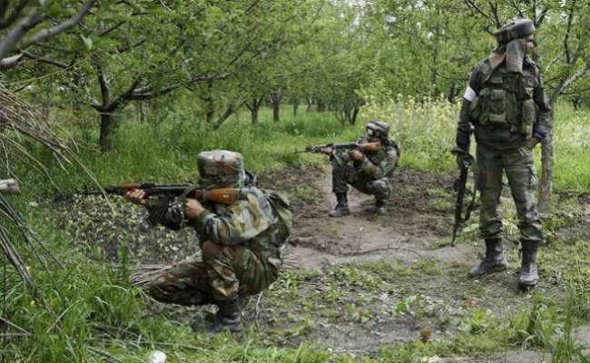 जम्मू-कश्मीर : सेना ने LOC पर घुसपैठ की कोशिश नाकाम की, तीन आतंकवादी ढेर