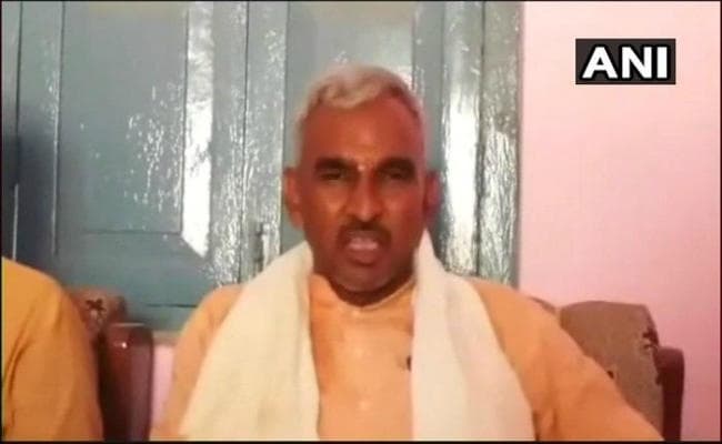 अफसर घूस मांगे तो घूसा दो, नहीं माने तो जूता दो : भाजपा विधायक सुरेंद्र सिंह