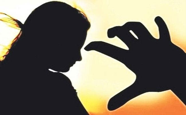 ओला चालक ने महिला को कपड़े उतारने पर किया मजबूर, तसवीरें खींची, धमकी दी