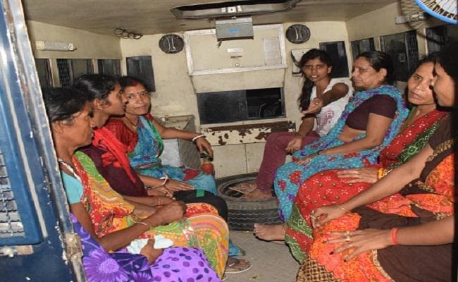 बिहार : पूर्णिया में उग्र भीड़ ने थाने में किया उपद्रव, महिलाओं ने भी जमकर काटा बवाल, जानें... क्या थी वजह