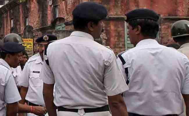 दार्जिलिंग के पुलिस अधिकारी के खिलाफ एफआइआर