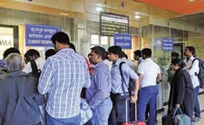 रेल टिकट में करोड़ों की कालाबाजारी, 10 एजेंसियों पर छापे में लाखों के रेल टिकट बरामद