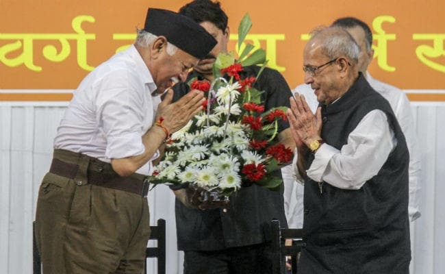 प्रणब दा के संघ मुख्यालय जाने से कांग्रेस कार्यकर्ता दुखी, बेटी शर्मिष्ठा ने भी उठाये सवाल