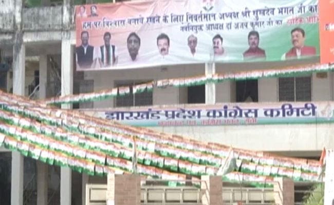 कांग्रेस में फेरबदल : 10 पुराने जिलाध्यक्षों पर भरोसा, नयी कमेटी में जुड़े 14 नये चेहरे