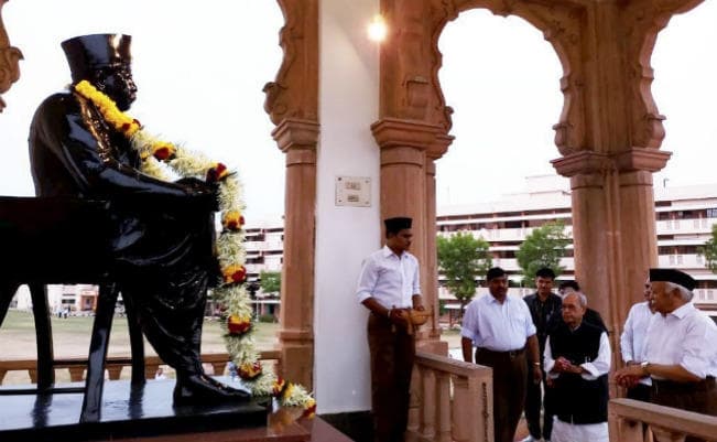 #vandemataram सोशल : वंदे मातरम व जय हिंद को वाट्सएप यूनिवर्सिटी का कंपलसरी कोर्स बनवा दो