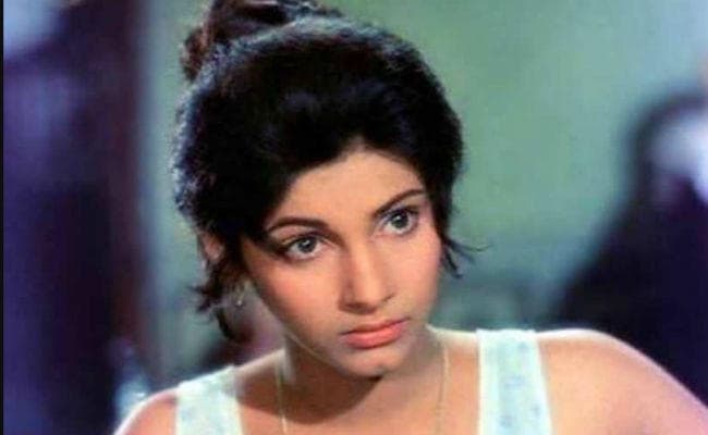 बर्थडे : 16 साल की उम्र में हासिल किया स्टारडम, जानें ”बॉबी गर्ल” के बारे में 9 खास बातें…