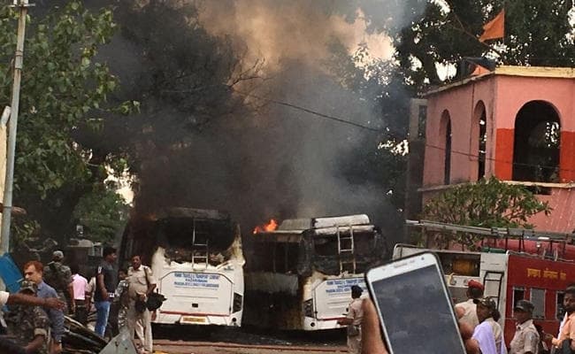 हजारीबाग में लग्जरी बसों में आग लगने का क्या है राज?