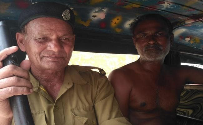 चलती बस में 5 साल की मासूम से दुष्कर्म, आरोपित को भीड़ ने जमकर पीटा, उसके बाद… चलती बस में 5 साल की मासूम से दुष्कर्म, आरोपित को भीड़ ने जमकर पीटा, उसके बाद…