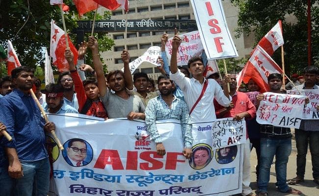 विरोध के बीच बिहार बोर्ड ने अंक पत्र की जांच के लिए समय दिया