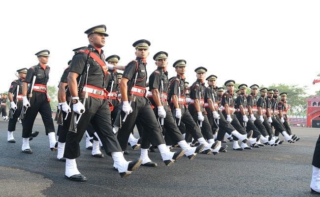 गया में हुई पासिंग अाउट परेड, देश की रक्षा काे मिले 83 सैन्य अफसर