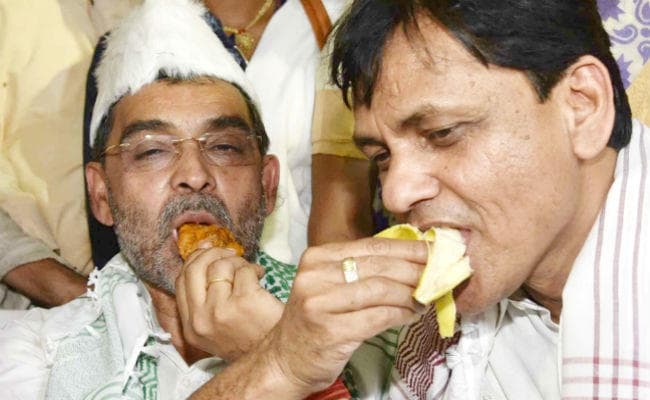 तेजस्वी की खिसक रही जमीन, 2019 में नरेंद्र मोदी ही बनेंगे PM, रालोसपा की इफ्तार पार्टी में जदयू-लोजपा नेता नहीं हुए शामिल