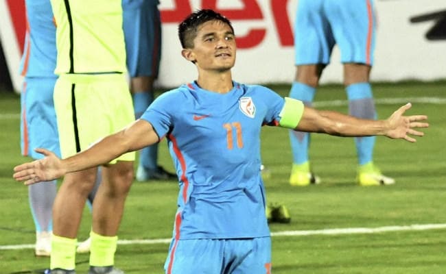 मेस्‍सी की बराबरी करने वाले भारतीय फुटबॉलर सुनील छेत्री के बारे में जानें खास बातें...!