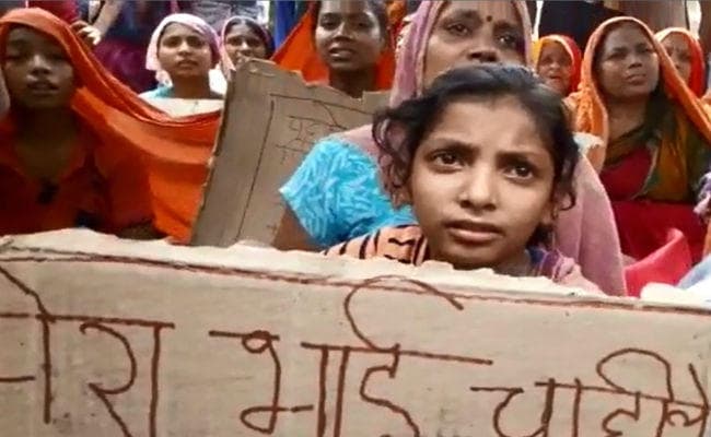 बक्सर : सिमरी से अगवा बच्चे की हत्या के बाद दिखा जनाक्रोश, सड़क जाम कर हत्यारों की गिरफ्तारी की मांग की