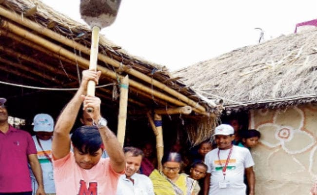 सीतामढ़ी : ओडीएफ को लेकर एक दिन में खोद डाले 1.10 लाख गड्ढे