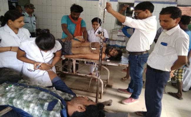 आरा : श्राद्धकर्म कार्यक्रम के दौरान चापाकल पर स्नान करने को लेकर भिड़े दो पक्ष, दो लोगों को मार दी गोली