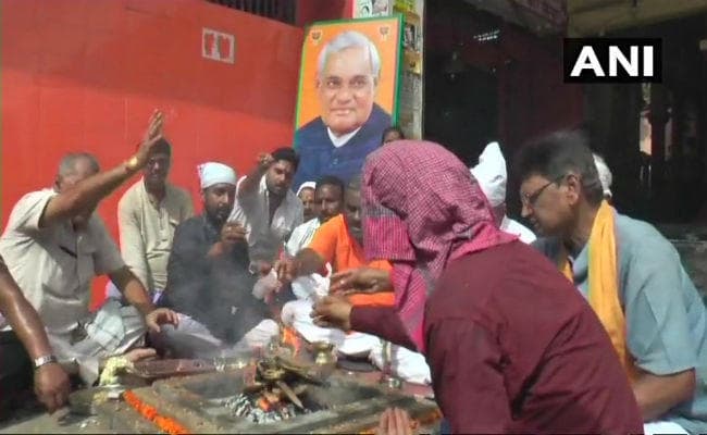 कभी हार नहीं मानने वाले अटल बिहारी के शीघ्र स्वस्थ होने के लिए देश भर में प्रार्थनाएं