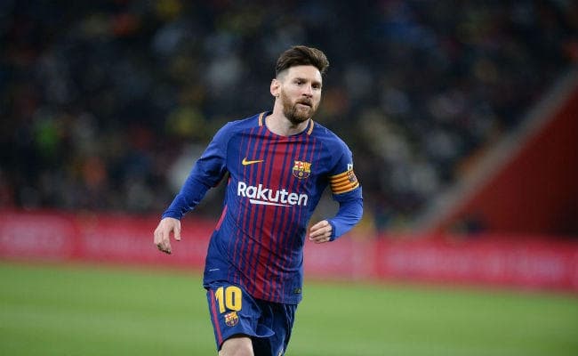 सिर चढ़कर बोल रहा है मेस्सी का जादू, मेस्सी-मेस्सी के नारों से गूंजा स्टेडियम