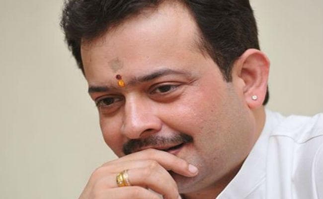 अन्ना के करीबी रहे आध्यात्मिक गुरू भय्यूजी महाराज ने आत्महत्या की, सुसाइड नोट बरामद